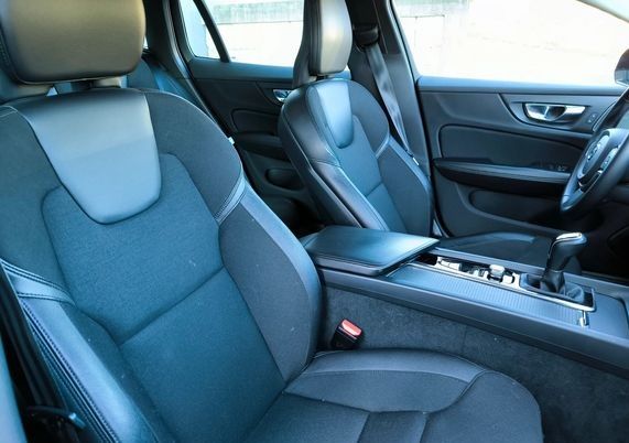 Volvo V60 • 2020 • 69,000 km 3