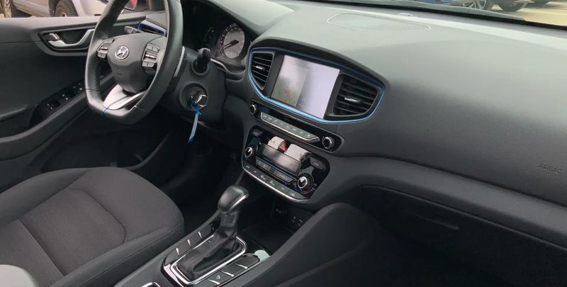 Hyundai Ioniq Hybrid • 2018 • 83,500 km 8