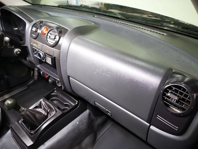 Isuzu Pickup • 2008 • 68,000 km 3