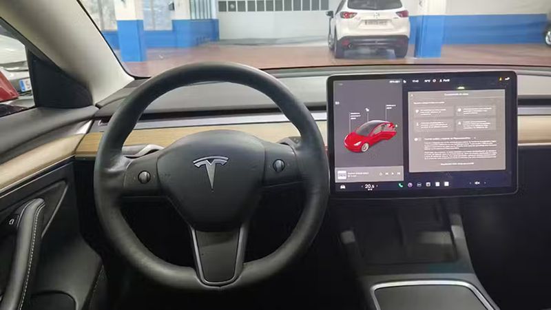 Tesla Model 3 • 2022 • 61,628 km 12
