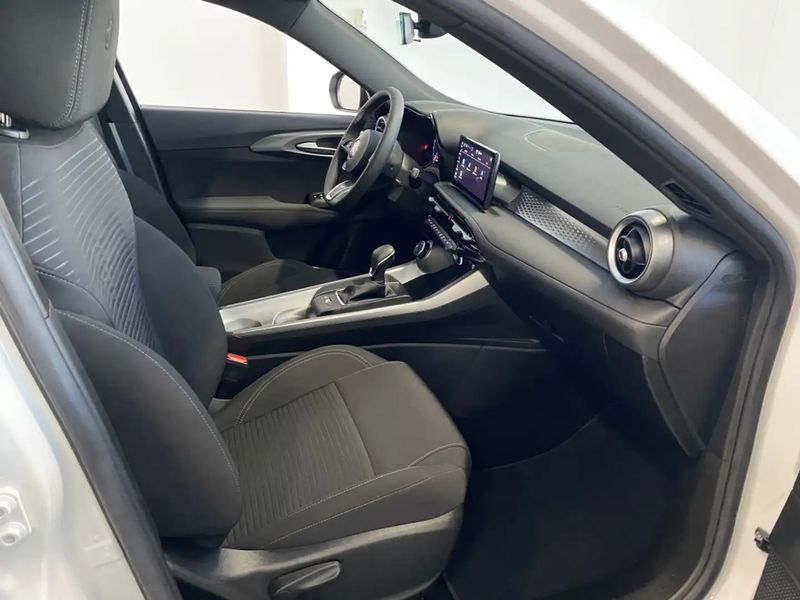 Alfa Romeo Giulia • 2023 • 8,000 km 3