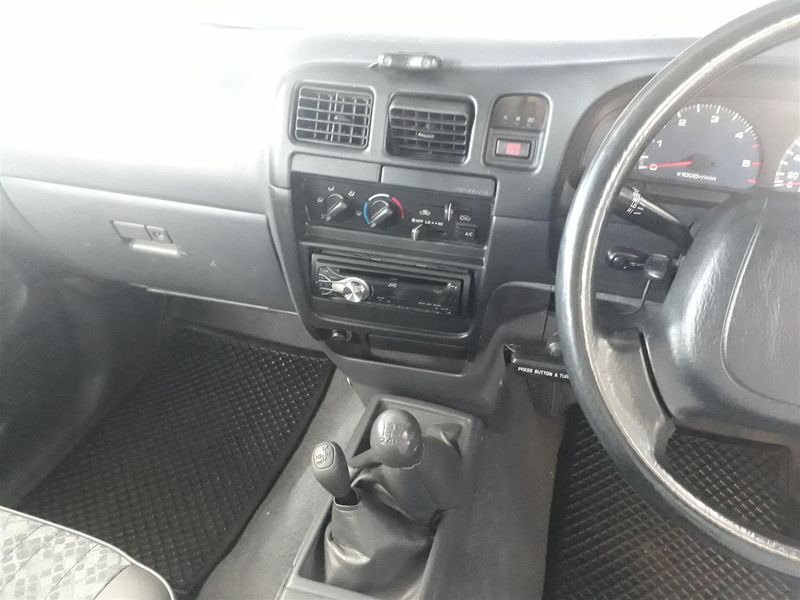 Toyota Hilux • 2002 • 155,255 km 4