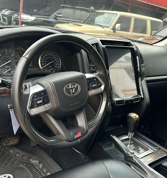 Toyota Land Cruiser • 2021 • 30,000 km 2