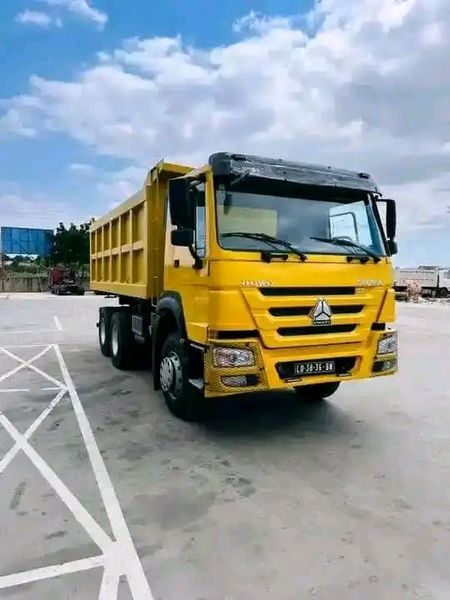 Sinotruk Howo A7 6x4 • 2015 • 5,000 km 3