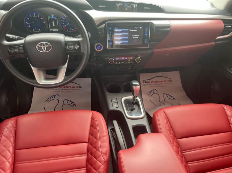 Toyota Hilux • 2017 • 21 km 3