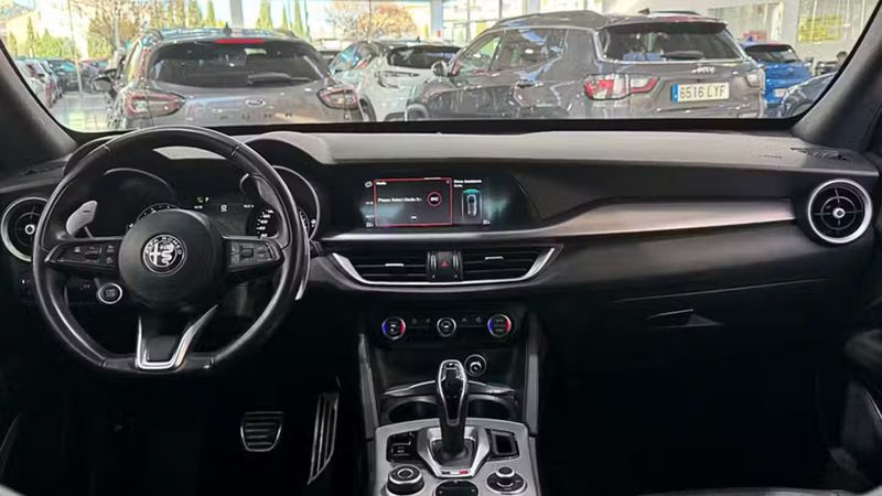 Alfa Romeo Stelvio • 2022 • 66,343 km 3