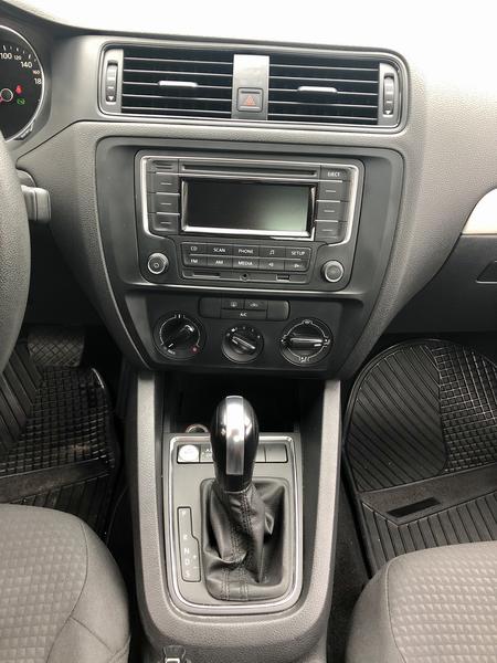 Volkswagen Jetta • 2015 • 92,000 km 1