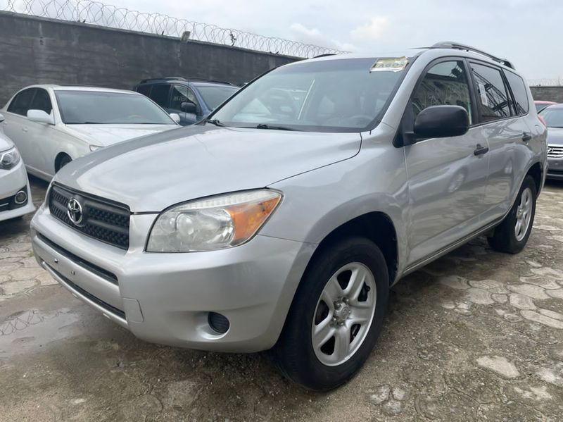 Toyota RAV4 • 2008 • 32 km 1