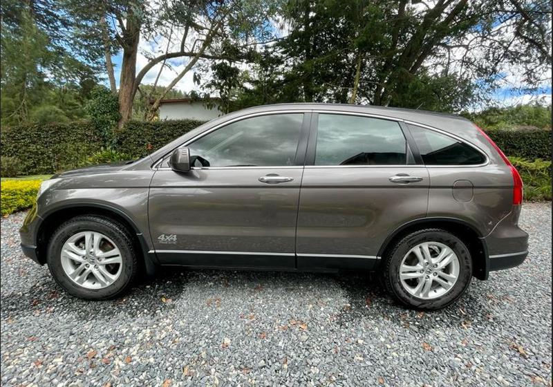 Honda CR-V • 2011 • 108,000 km 5