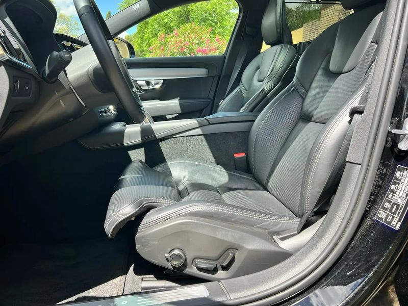 Volvo V90 • 2021 • 120,000 km 5