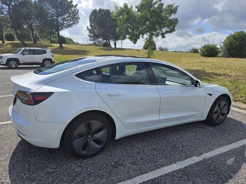 Tesla Model 3 • 2020 • 192,000 km 5