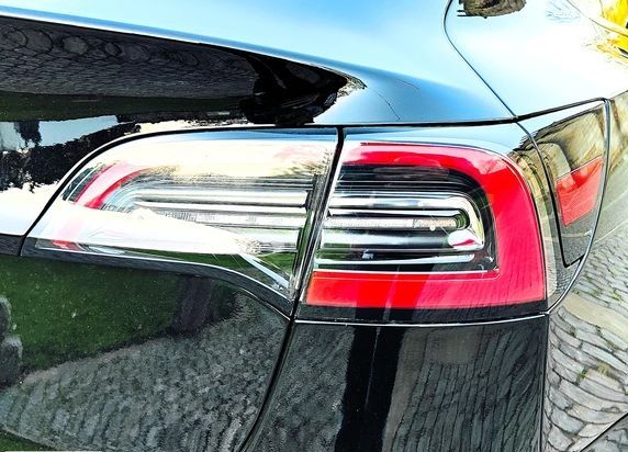 Tesla Model S • 2019 • 108,000 km 3