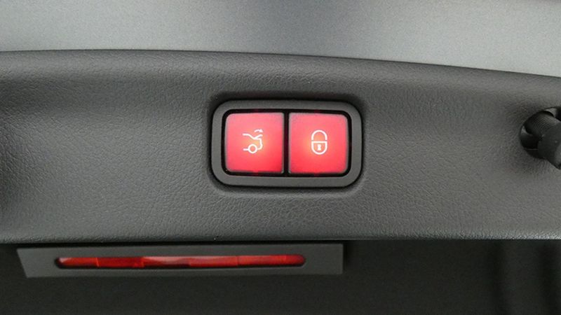 Mercedes-Benz C-Class • 2023 • 19,089 km 15