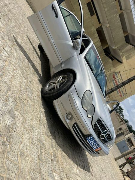Mercedes-Benz C-Class • 2004 • 130,000 km 7