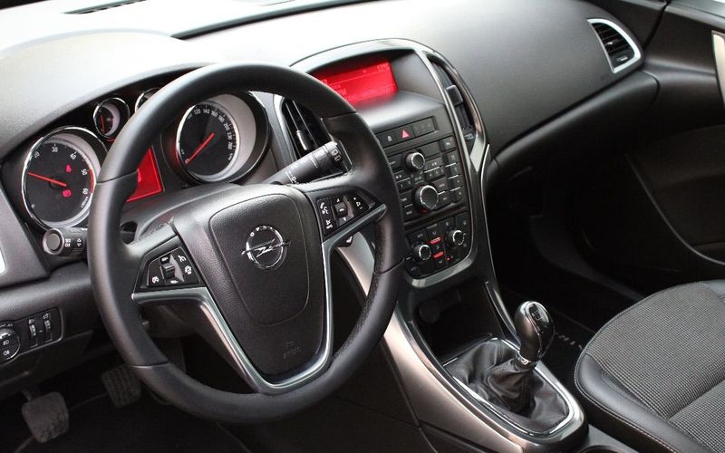 Opel Astra • 2015 • 96,000 km 2