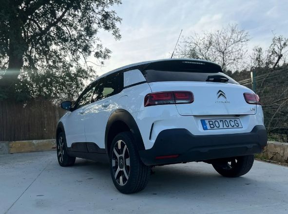 Citroën C4 • 2018 • 19,000 km 2