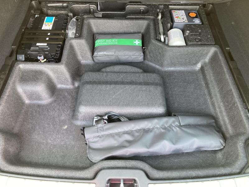 Volvo XC60 • 2024 • 12,819 km 30