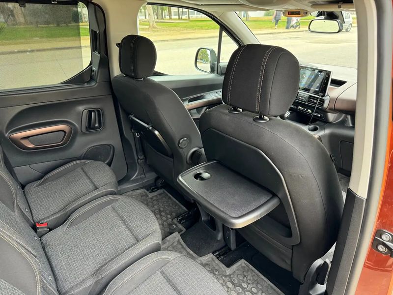 Peugeot 5008 • 2021 • 48,800 km 2