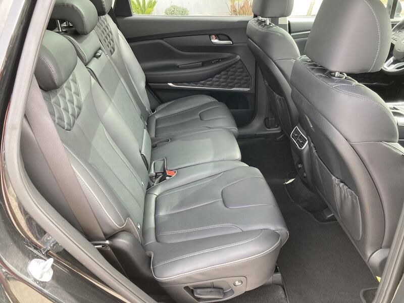 Hyundai Santa Fe • 2021 • 56,158 km 25