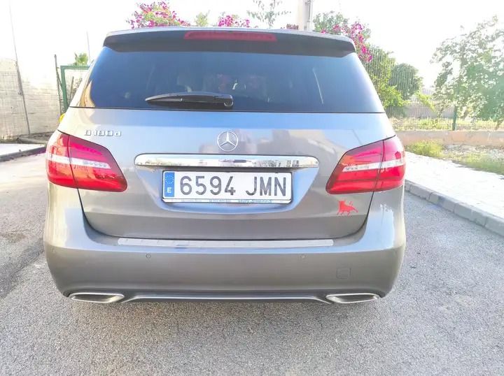 Mercedes-Benz Class B • 2016 • 122,000 km 9