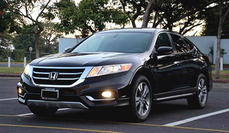 Honda Crosstour • 2014 • 123,456 km 1