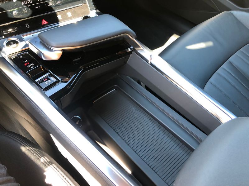 Audi e-tron • 2021 • 20,900 km 10