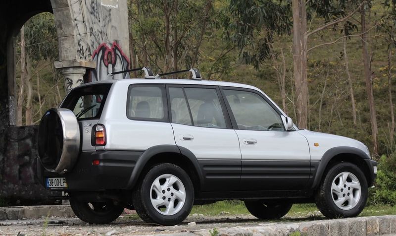 Toyota RAV4 • 1998 • 199,000 km 2