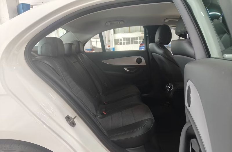 Mercedes-Benz E-Class • 2023 • 35,800 km 13