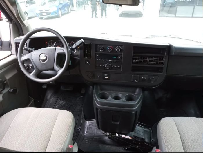 Chevrolet Express • 2019 • 80,000 km 5