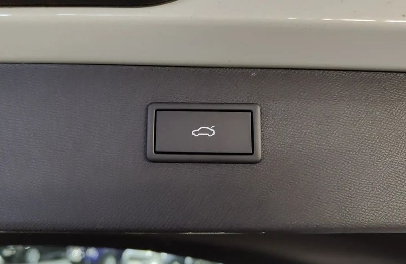 Seat Leon • 2022 • 71,558 km 12