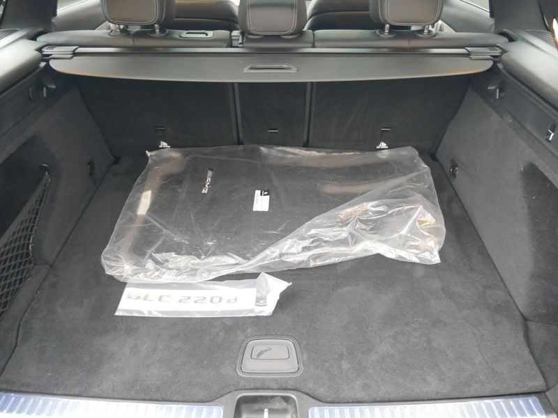 Mercedes-Benz GLC-Class • 2020 • 18,000 km 16