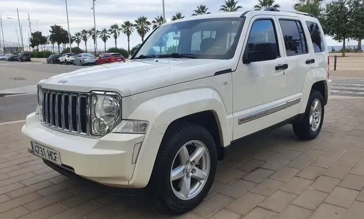 Jeep Cherokee • 2011 • 140,000 km 4