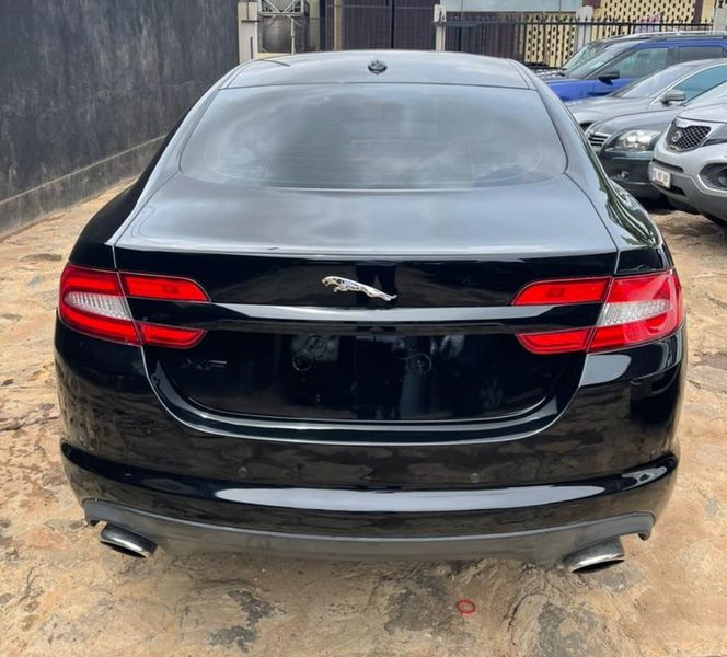 Jaguar XF • 2012 • 66,000 km 2