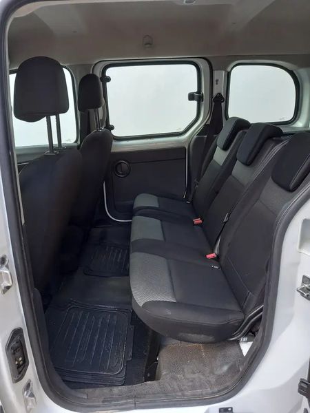 Renault Kangoo • 2017 • 121,374 km 4