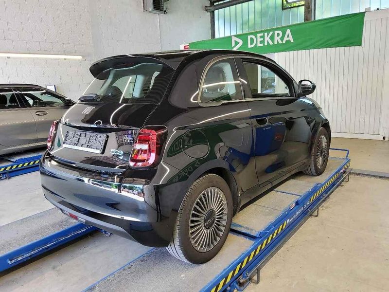 Fiat 500e • 2022 • 37,700 km 3