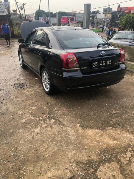 Toyota Avensis • 2009 • 182,000 km 2