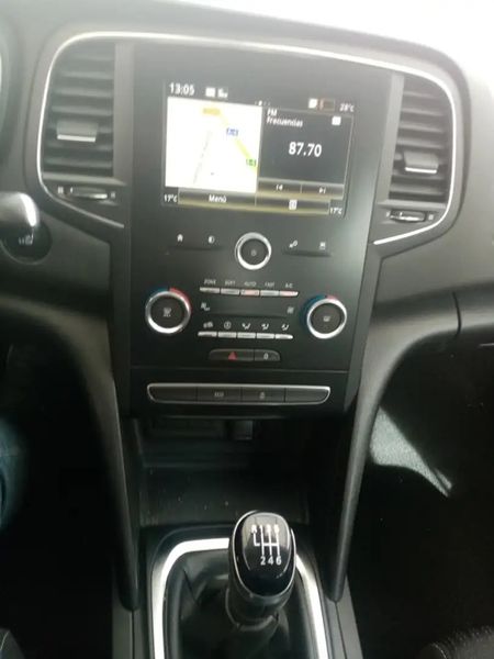 Renault Mégane • 2018 • 77,000 km 4