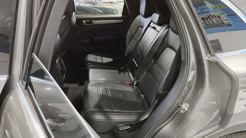 Porsche Cayenne • 2019 • 112,000 km 16