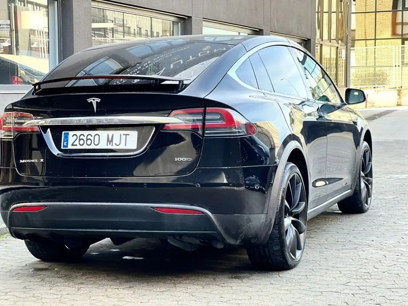 Tesla Model X • 2018 • 95,000 km 2