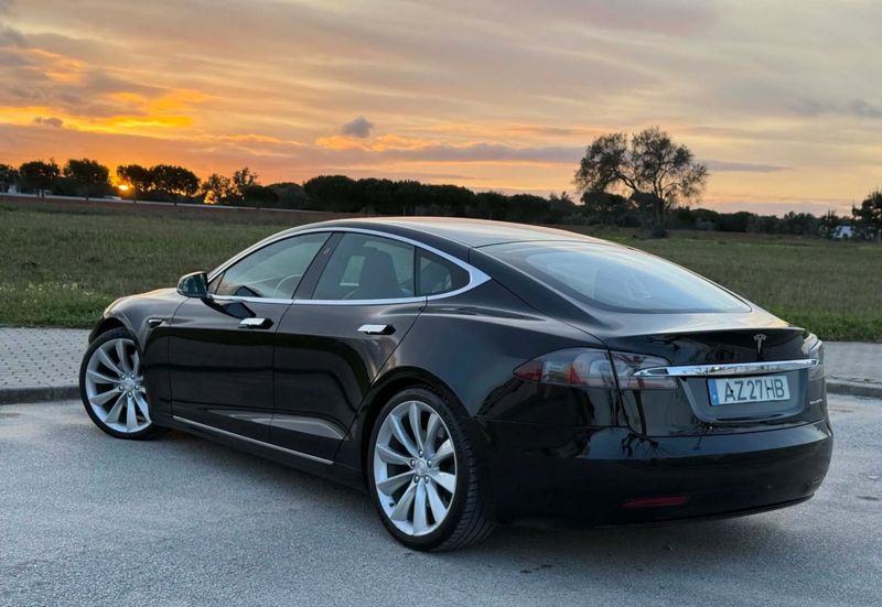 Tesla Model S • 2020 • 98,500 km 1