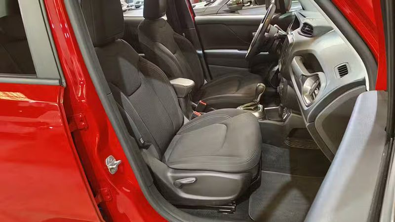 Jeep Renegade • 2020 • 60,478 km 11