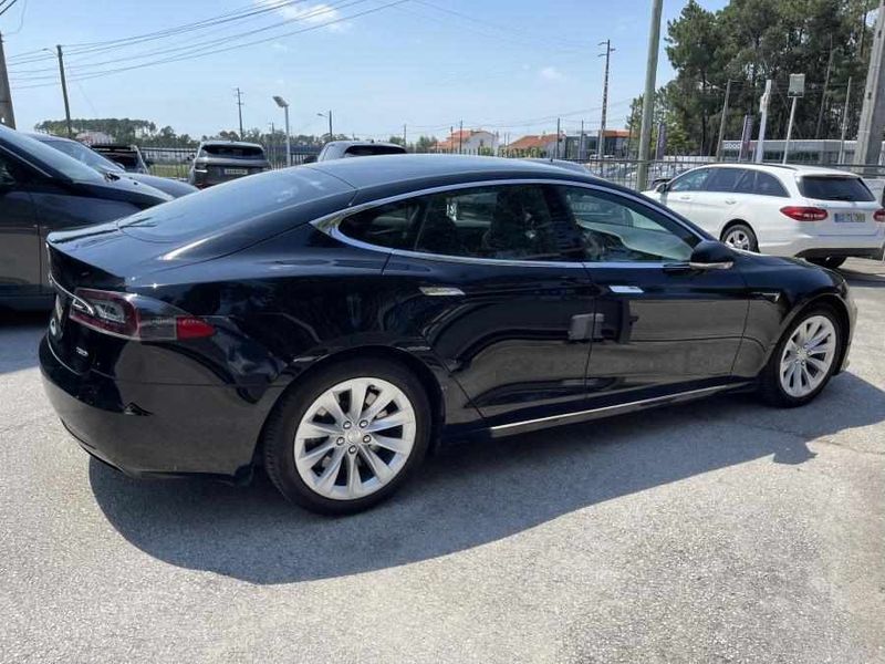 Tesla Model S • 2018 • 45,000 km 1