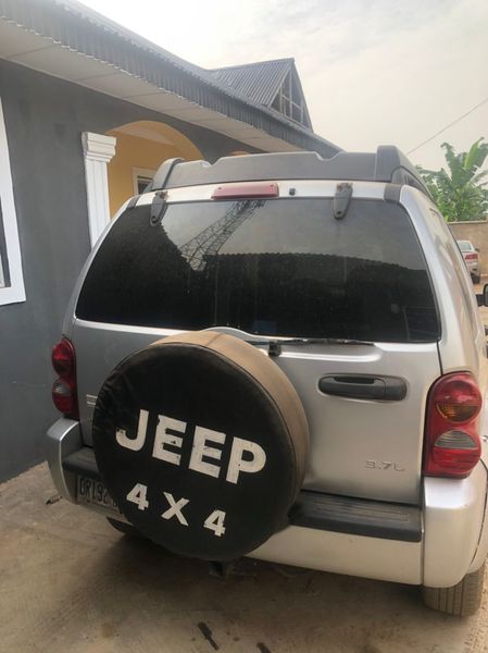 Jeep Liberty • 2004 • 240 km 8