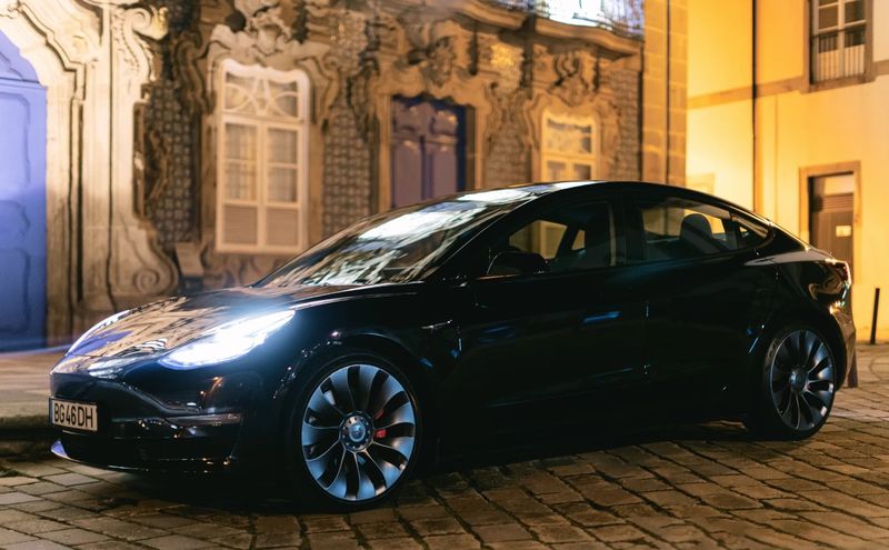 Tesla Model 3 • 2022 • 29,900 km 4