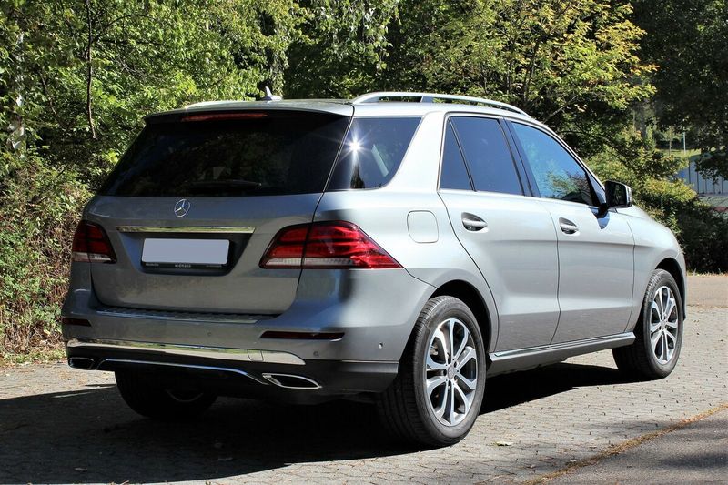 Mercedes-Benz GLE • 2016 • 166,900 km 4