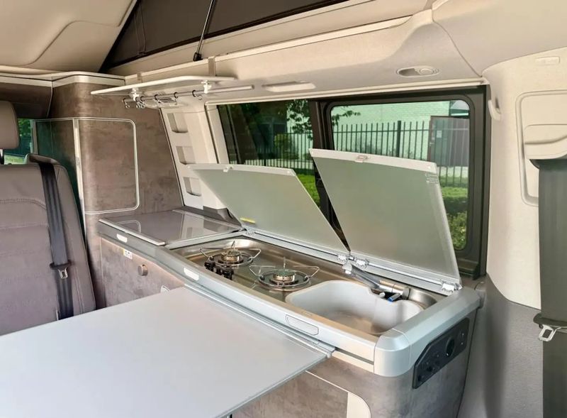 Volkswagen California • 2022 • 42,000 km 10