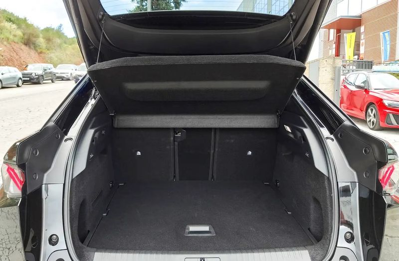 Peugeot 3008 • 2024 • 10,990 km 10