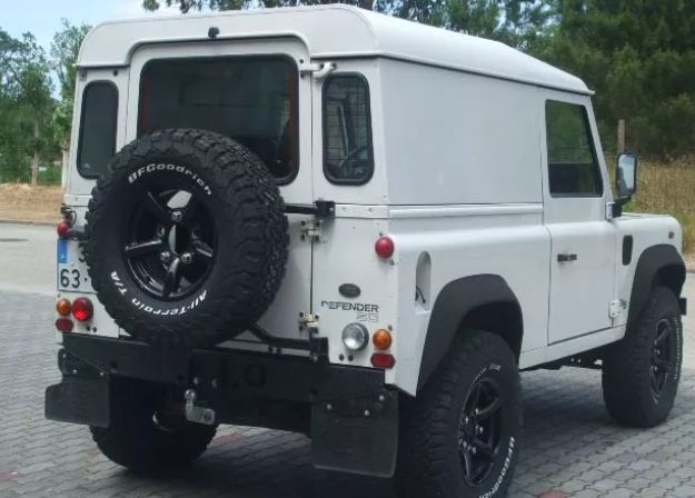 Land Rover Defender • 2003 • 82,030 km 2