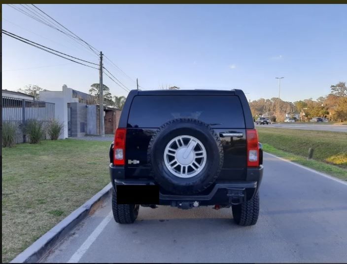 Hummer H3 • 2012 • 90,000 km 9