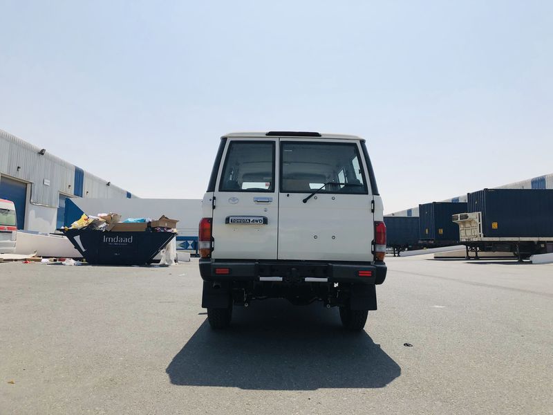 Toyota Land Cruiser • 2023 • 0 km 7